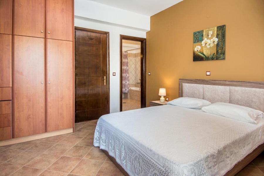 Villa Irida Afrato Exterior photo